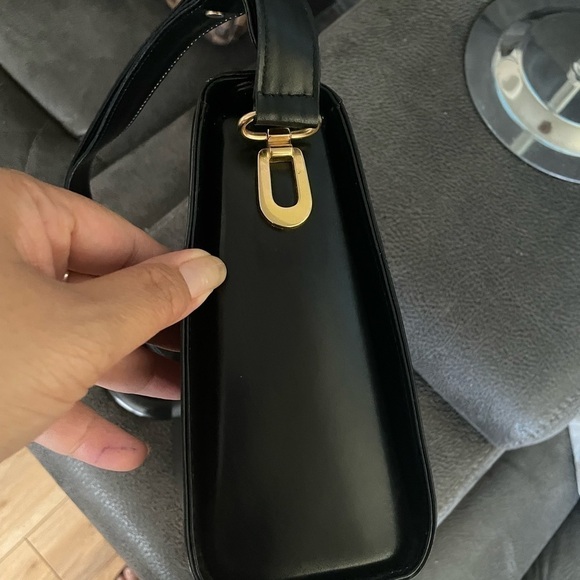 Authentic Bally Handbag/ Shoulder Bag with adjustable strap - Picture 9 of 13